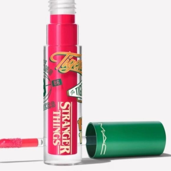 Mac Stranger Things Lipglass Excellent Erica - Picture 1 of 7